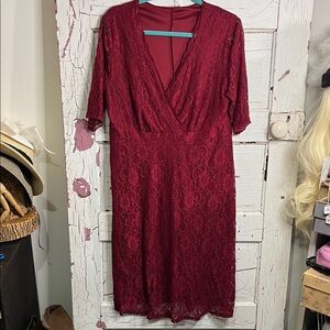 Elegant Lace Burgundy Dress Faux Wrap Stretch Sz 16W Fully lined Unknown Maker